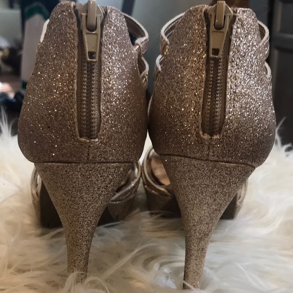 Gold Heels - Picture 2 of 2